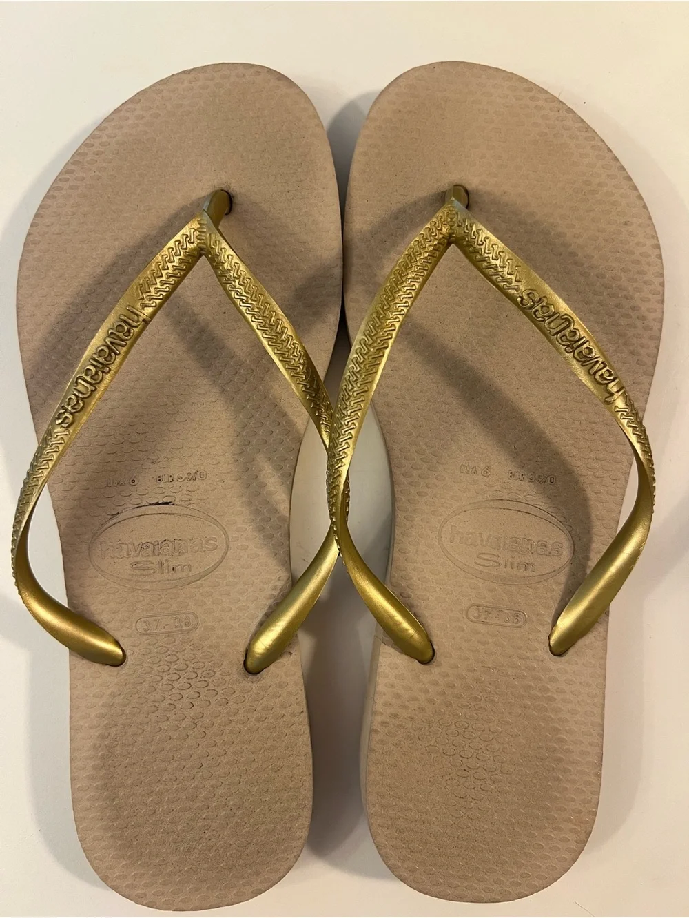 Havaianas Slim Flip Flops in Gold and Tan Sz 6